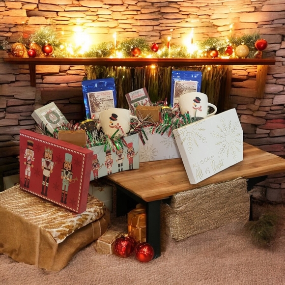 Other - GINGERBREAD GARLAND GIFTING BOXES